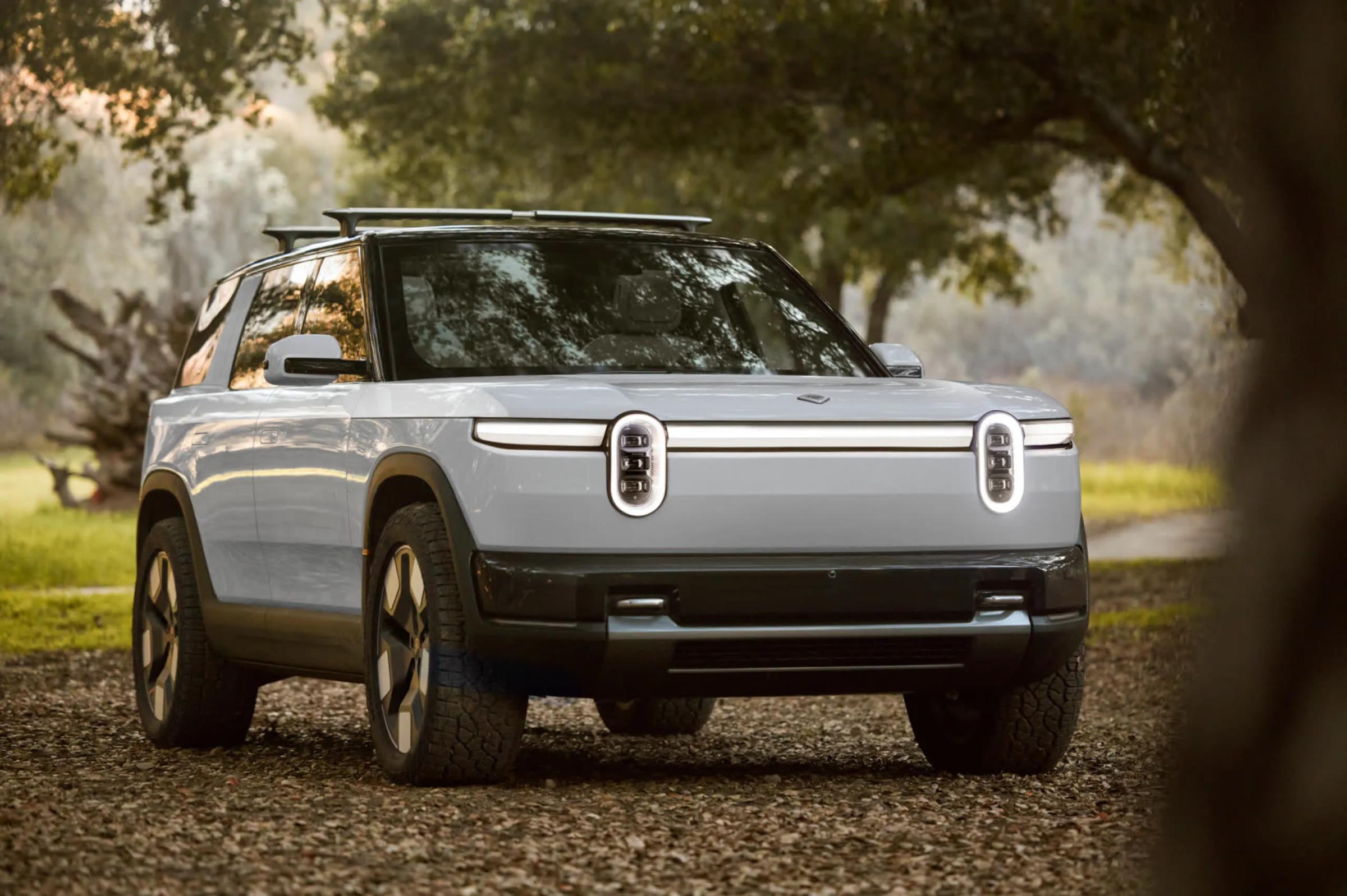 https://media.rivian.com/image/upload/c_fill,q_auto:best,g_auto:subject,dpr_1.0,w_1920,r_0,f_auto/f_auto,w_2400/q_75/v10/riv-march-public/r2-gallery/1.jpg?_a=DATAdtAAZAA0