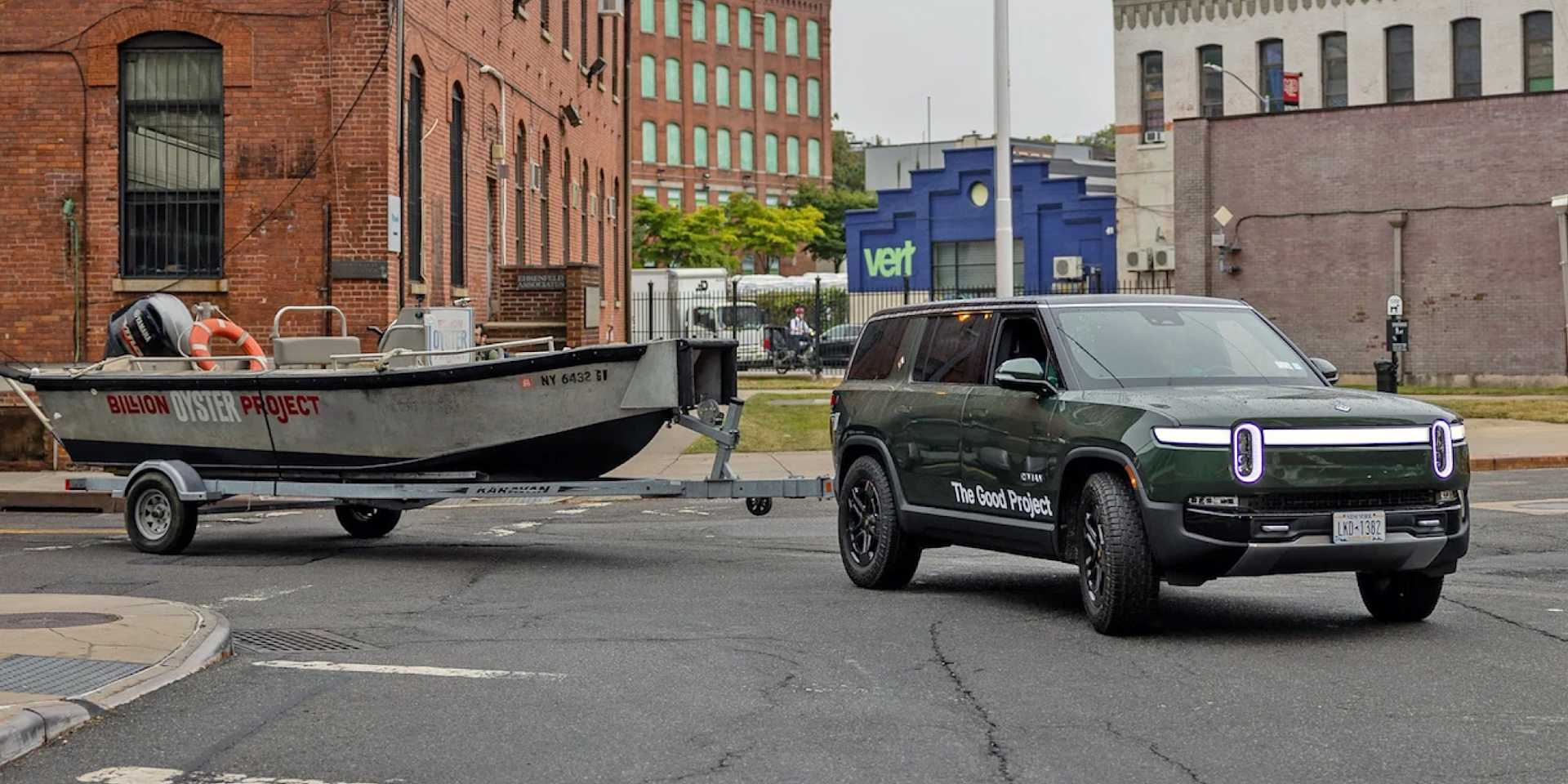 Green R1S towing a boat