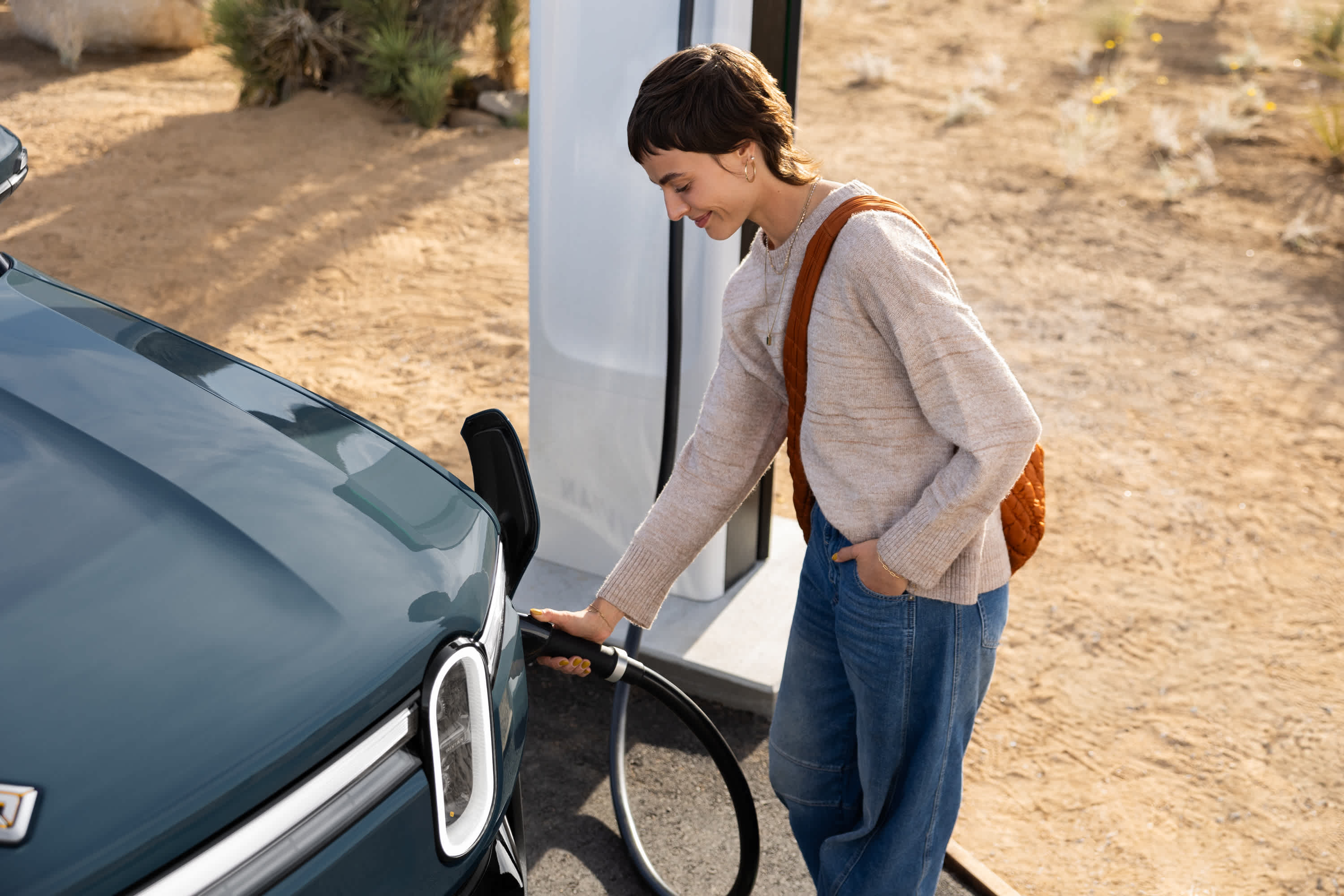 Charging a Rivian vehicle using a RAN Rivian Adventure Network charger