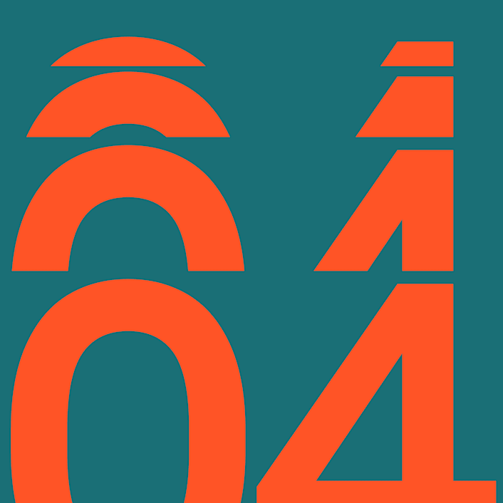 Texte de typographie orange « 04 » répété à la verticale. L'arrière-plan est de la couleur Bleu Laguna, une couleur d'accent exclusive seulement offerte avec la finition des VE à quatre moteurs Rivian.