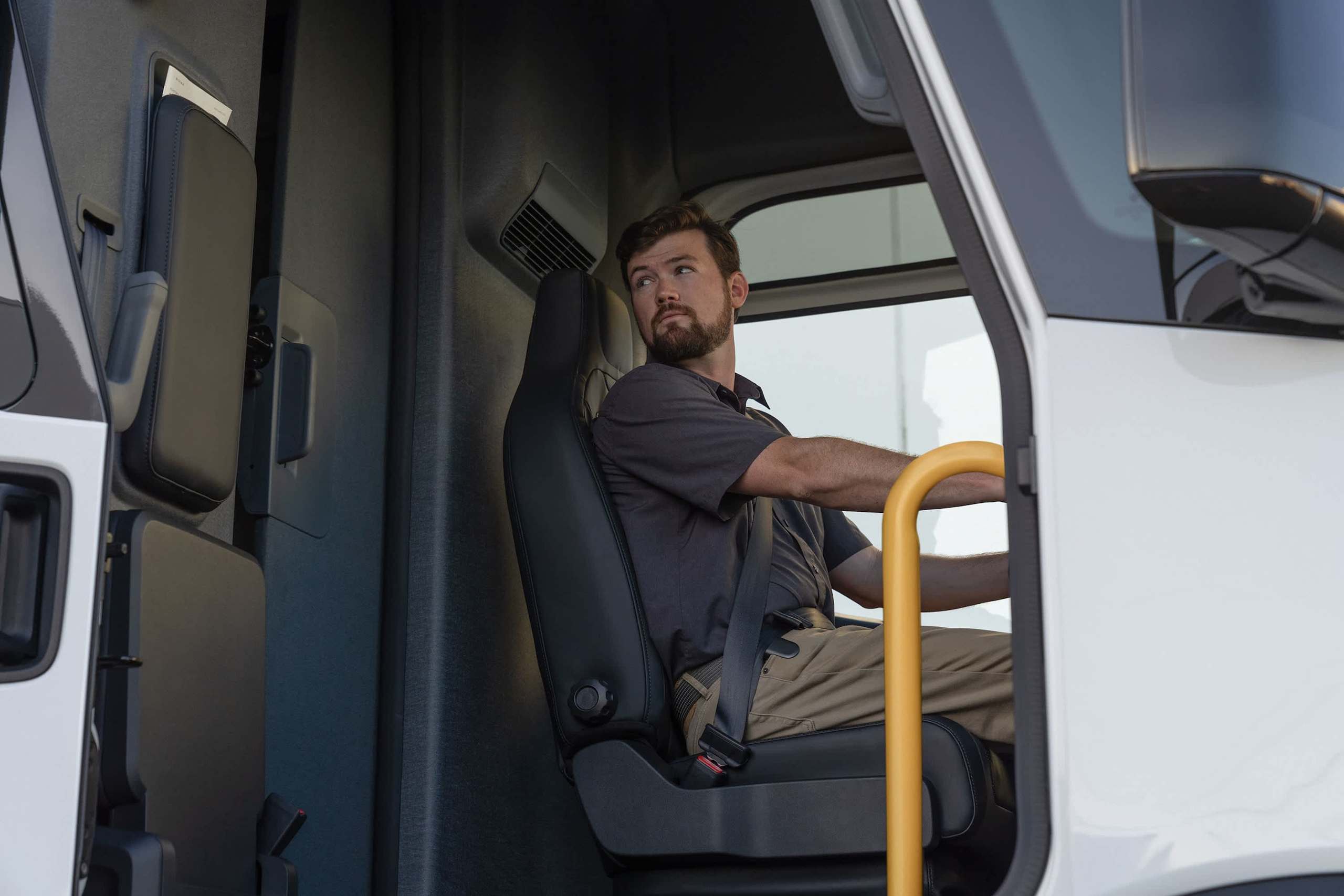 Automated bulkhead door
