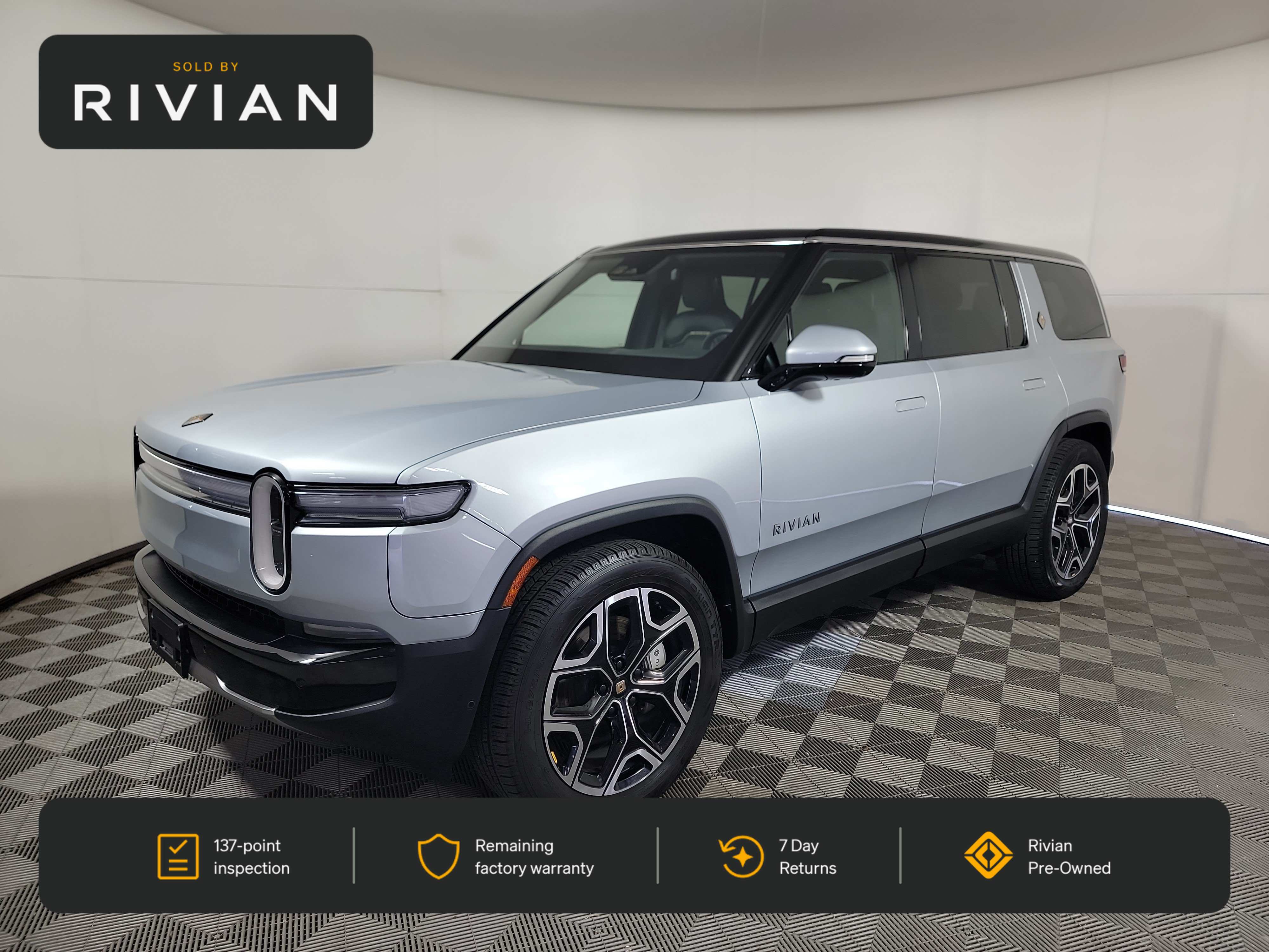 LA Silver paint 2025 Rivian R1S SUV / Crossover All-Wheel Drive Automatic