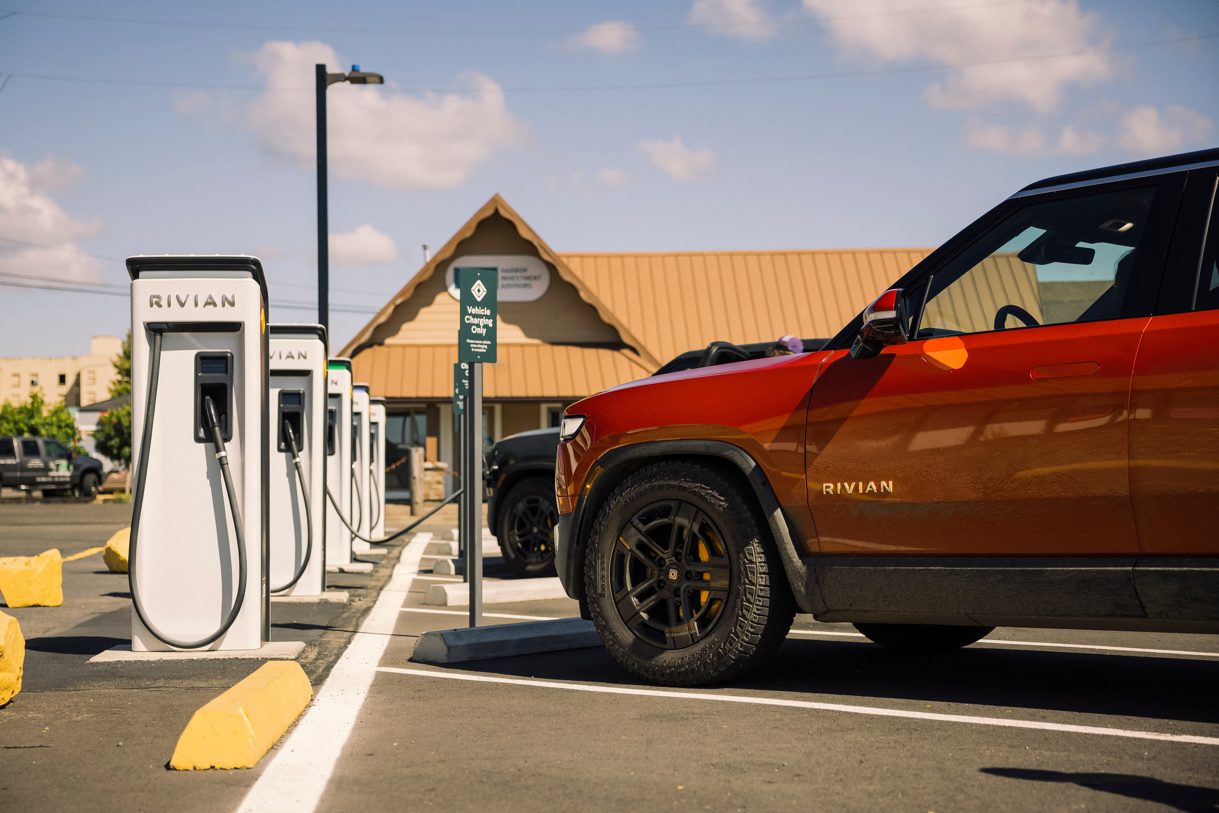 Rivian home deals charging station