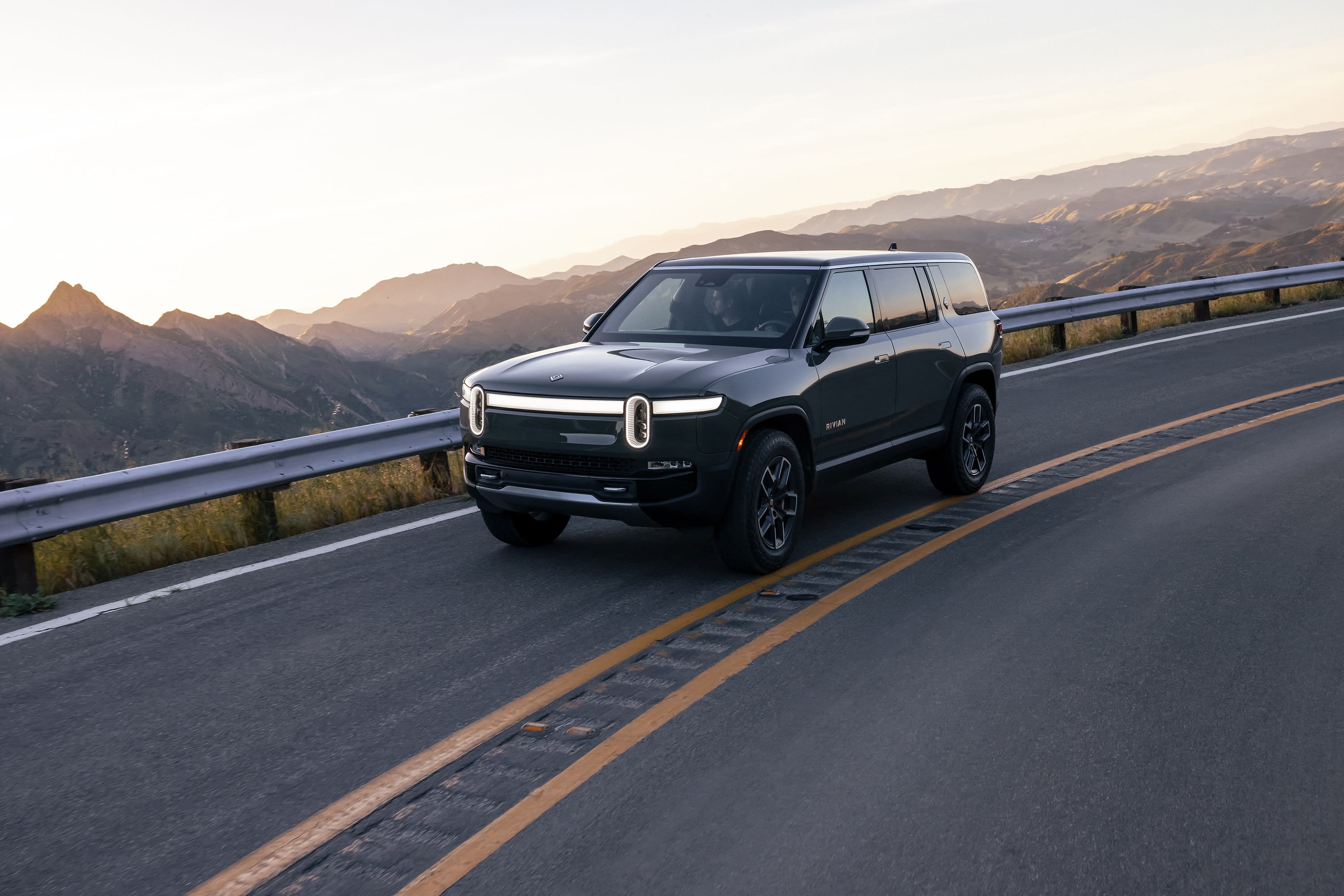 Rivian ya tiene diseñado como transportar sus nuevas bicicletas eléctricas  en la R1T