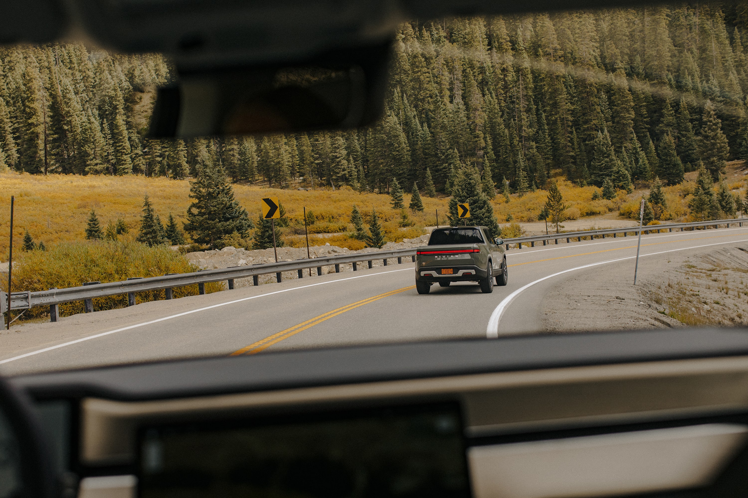 rivian-com/r1t/210914_ERoss_MD_INT-DriverPOV_05083_FINAL-RX_rhoyk6