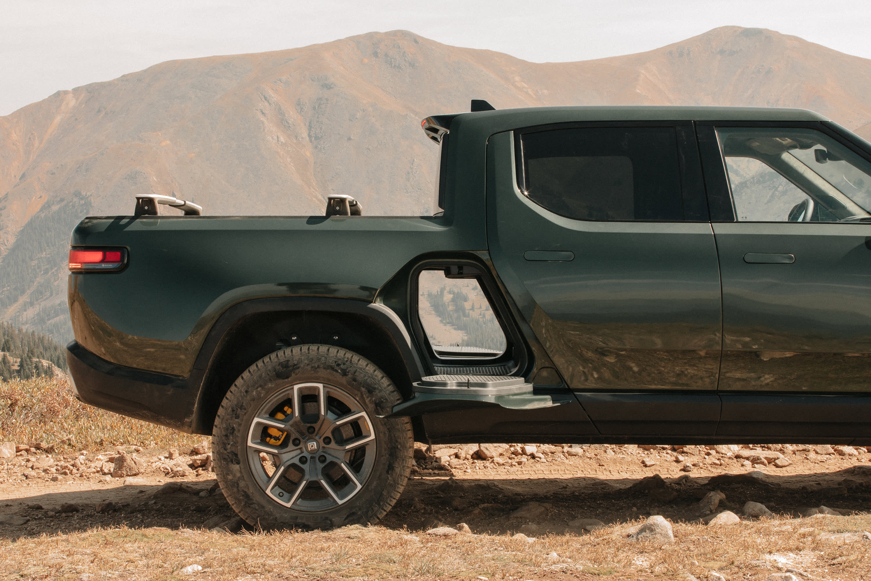 rivian pickup truck pictures