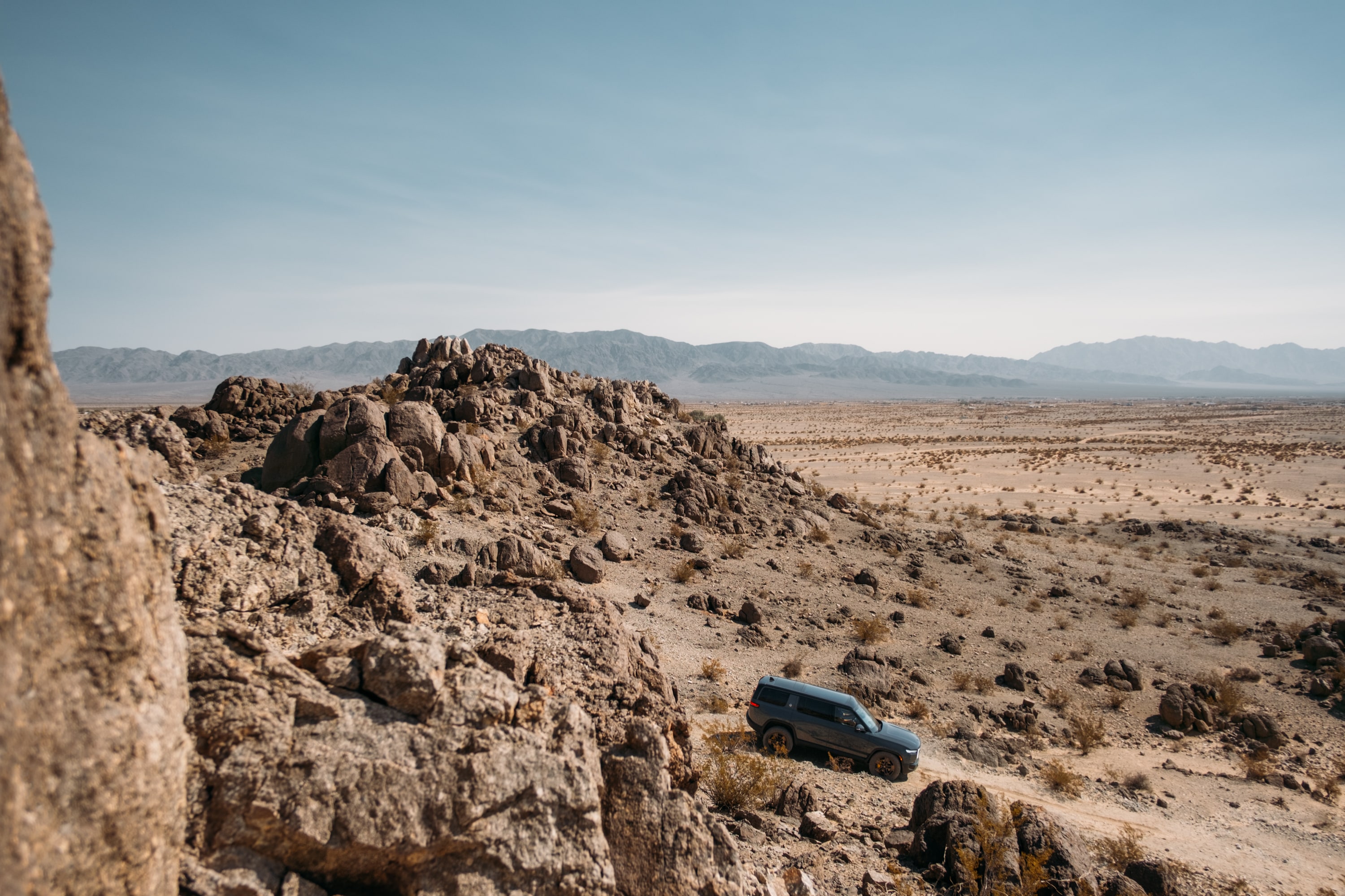 Rivian R1S Electric SUV: Price, Range & Features