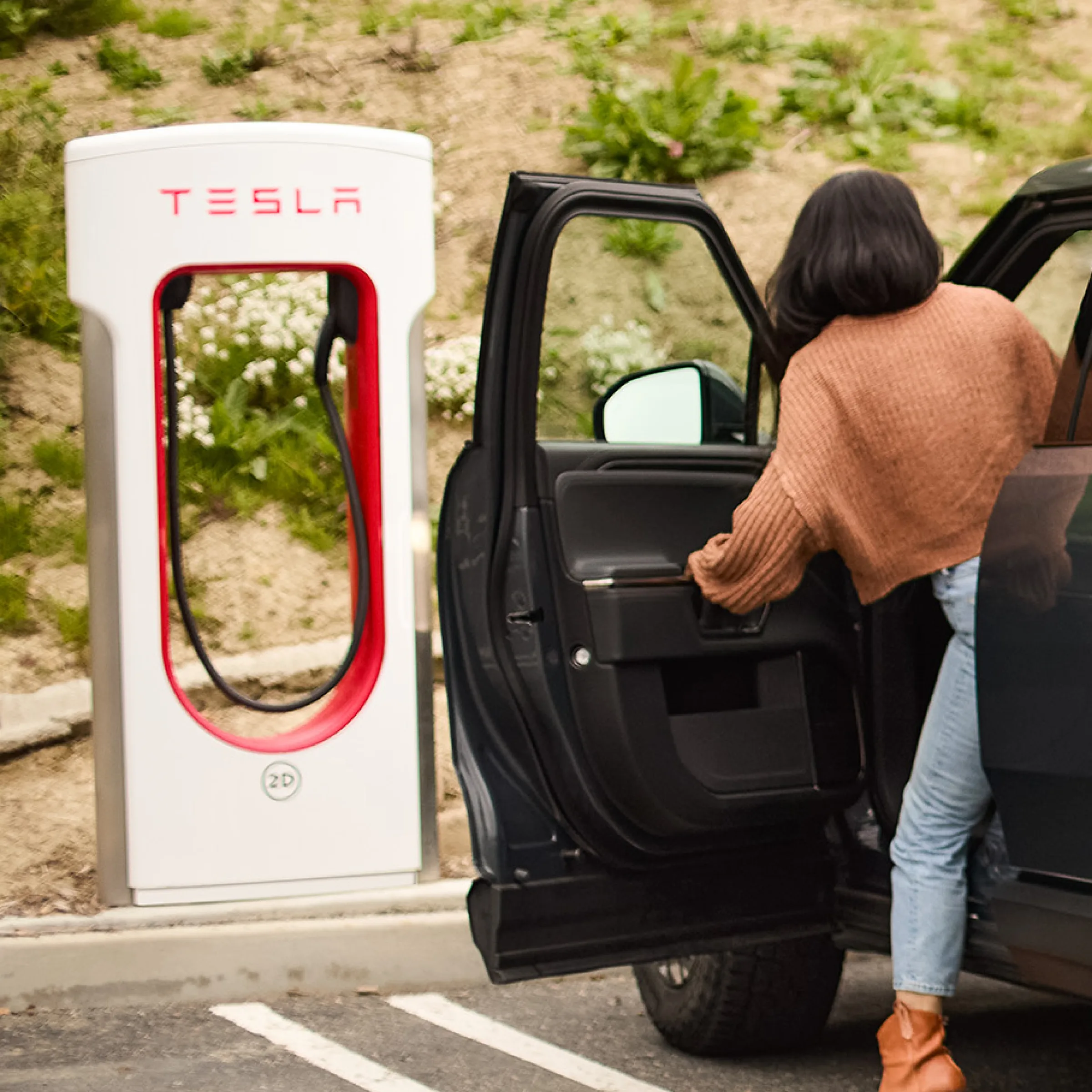 Conheça o R1S um SUV totalmente elétrico de 7 lugares, criado para criar memórias.