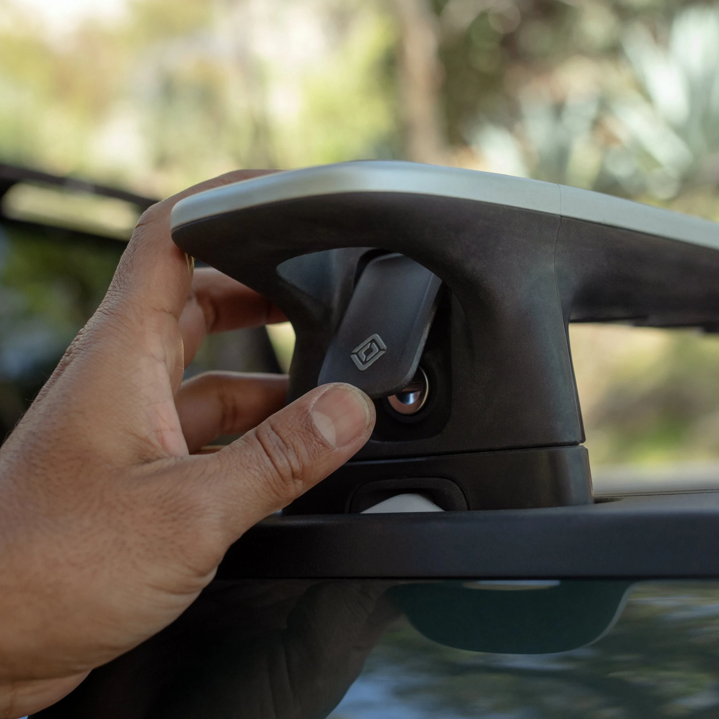 Conheça o R1S um SUV totalmente elétrico de 7 lugares, criado para criar memórias.