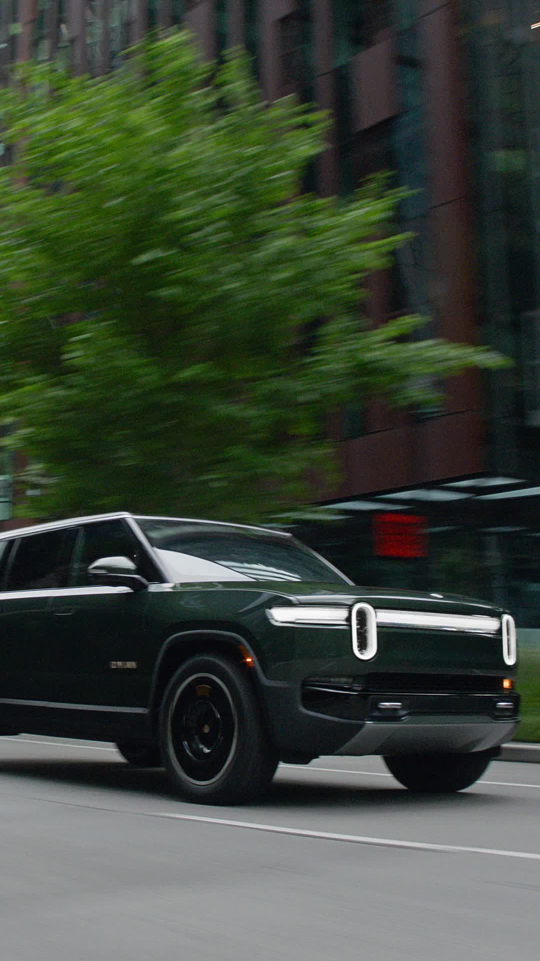 Rivian r1s 7 seater cheap